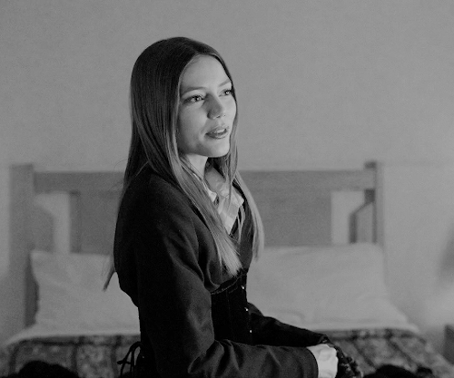 “I Call The Jesus Wood!” Grace Van Dien As Scarlett In V For Vengeance (2022)