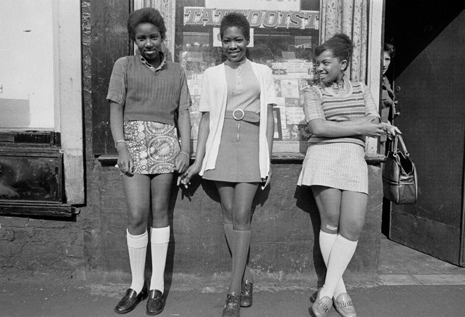 manufactoriel:   Teenagers outside the tattooist next door, Moss Side Manchester,