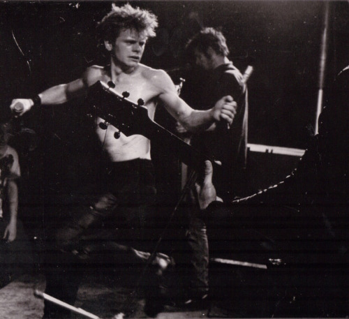 DISCHARGE - Live 1981
