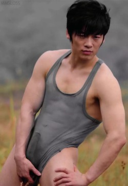 rebelziid:  Naked Japanese Hunk