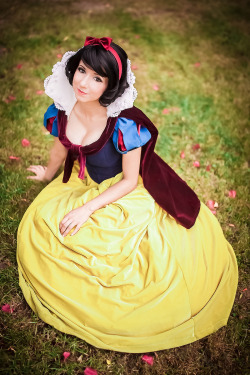 Snow White by Riddle1 