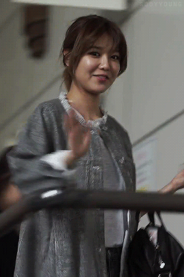 sooyyoung:  an actual cutiepie leaving the charity event 