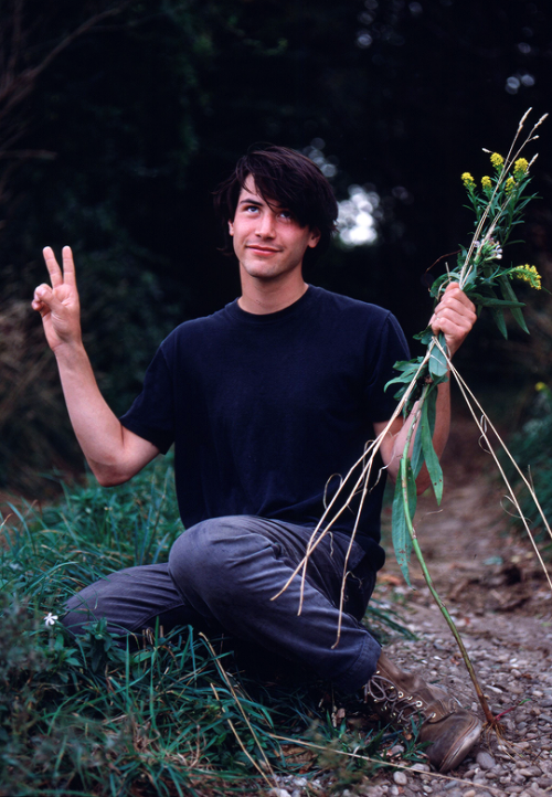 Sex dakjohnsons:Keanu Reeves photographed by pictures