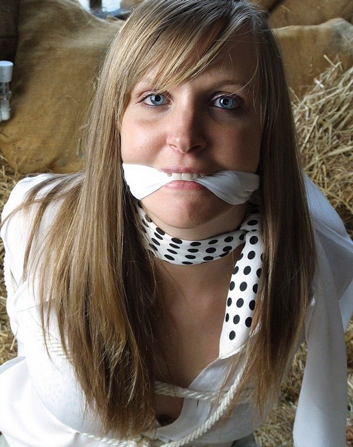 master-of-o:  sensualhumiliation:  captive !       (via TumbleOn)