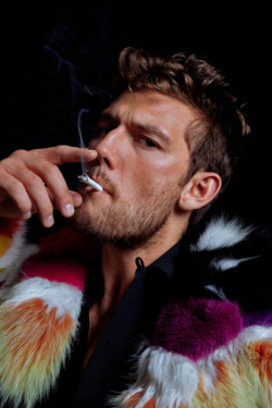 men-men-everywhere:Alex Pettyfer