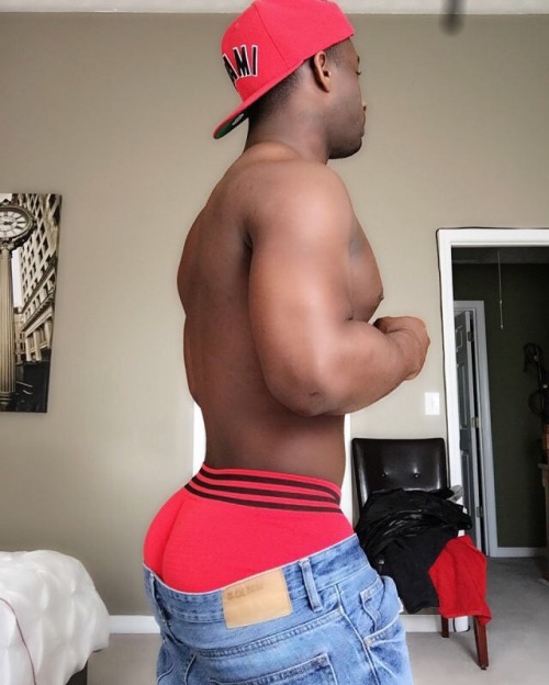 asskingz:  @royaltyboy1 Follow @asskingz for more!