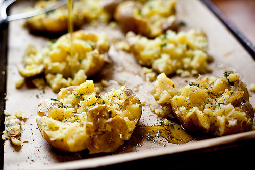 foodffs:  Crash Hot Potatoes  Really nice recipes. Every hour.   