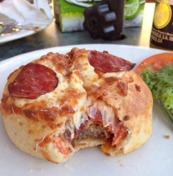 irontemple:  pleatedjeans:  PIZZA BURGER!