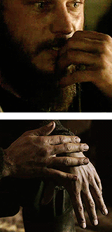 maxxrockatanski:  Ragnar + hands