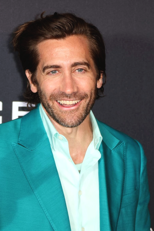 Jake Gyllenhaal at the premiere of “Ambulance” on March 20, 2022 in Paris, France.