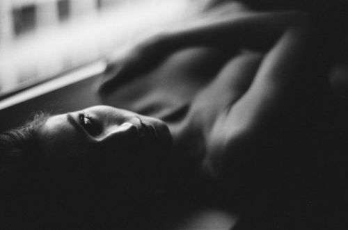 Noir Relaxation, Real People, Lying Down, Bed, Indoors , One Person, Close-up, Lifestyles, Bedroom, 