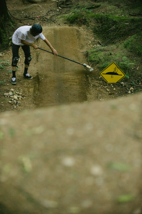 brycepiwek: Late summer evening at the jumps with nicktingren onlymtb