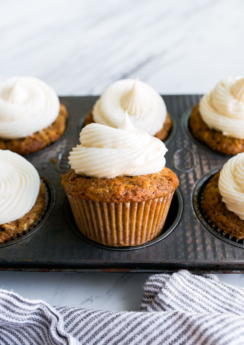 ugly–cupcakes:Carrot Cake Cupcakes w/ Cream Cheese Frosting