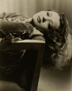 gmgallery:  Sylvia Sidney, 1933www.stores.eBay.com/GrapefruitMoonGallery