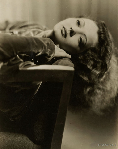 gmgallery:  Sylvia Sidney, 1933www.stores.eBay.com/GrapefruitMoonGallery porn pictures