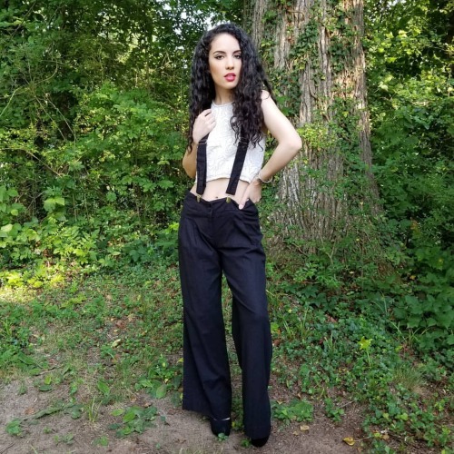 Yesterday, when it was sunny and dry!  #suspenders #thriftstyle #virginiafashion #virginiamodel #vir