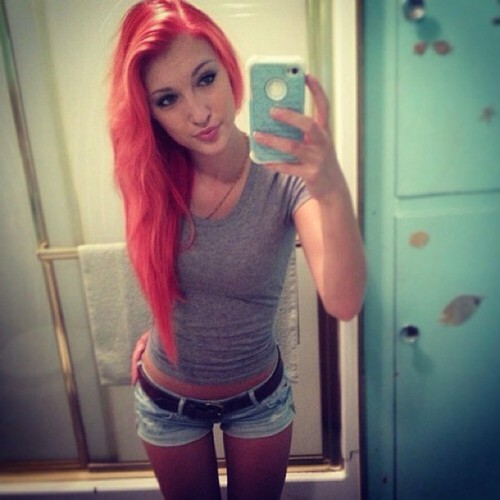 shortshortss:  Sexy Anna Faith in tight short shorts 