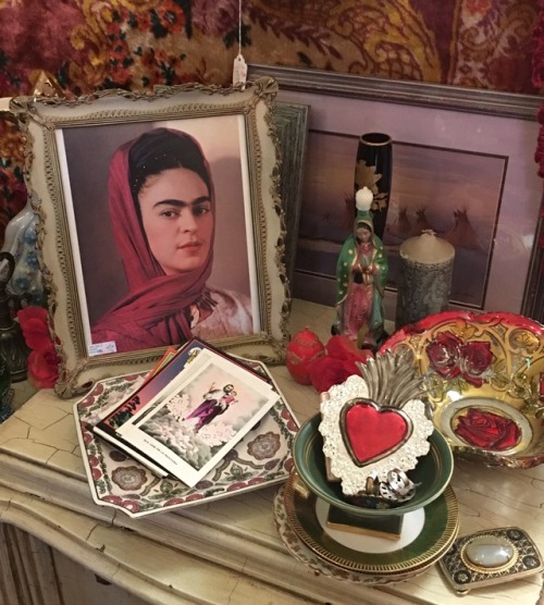 junkyardjungle: antique shop shrine march 3, 2017