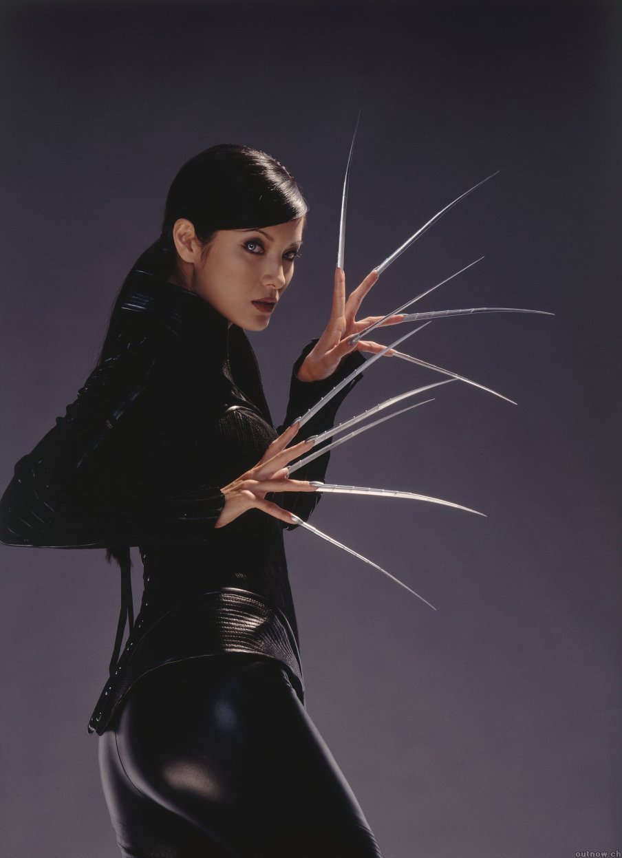 snoopbloggyblogg:  Kelly Hu as Lady Deathstrike 