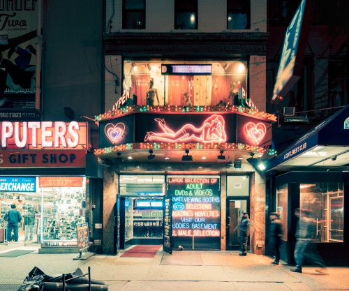 devidsketchbook: LIGHTS ON (New York City, 2013-2014) Photographer Franck Bohbot  ( 