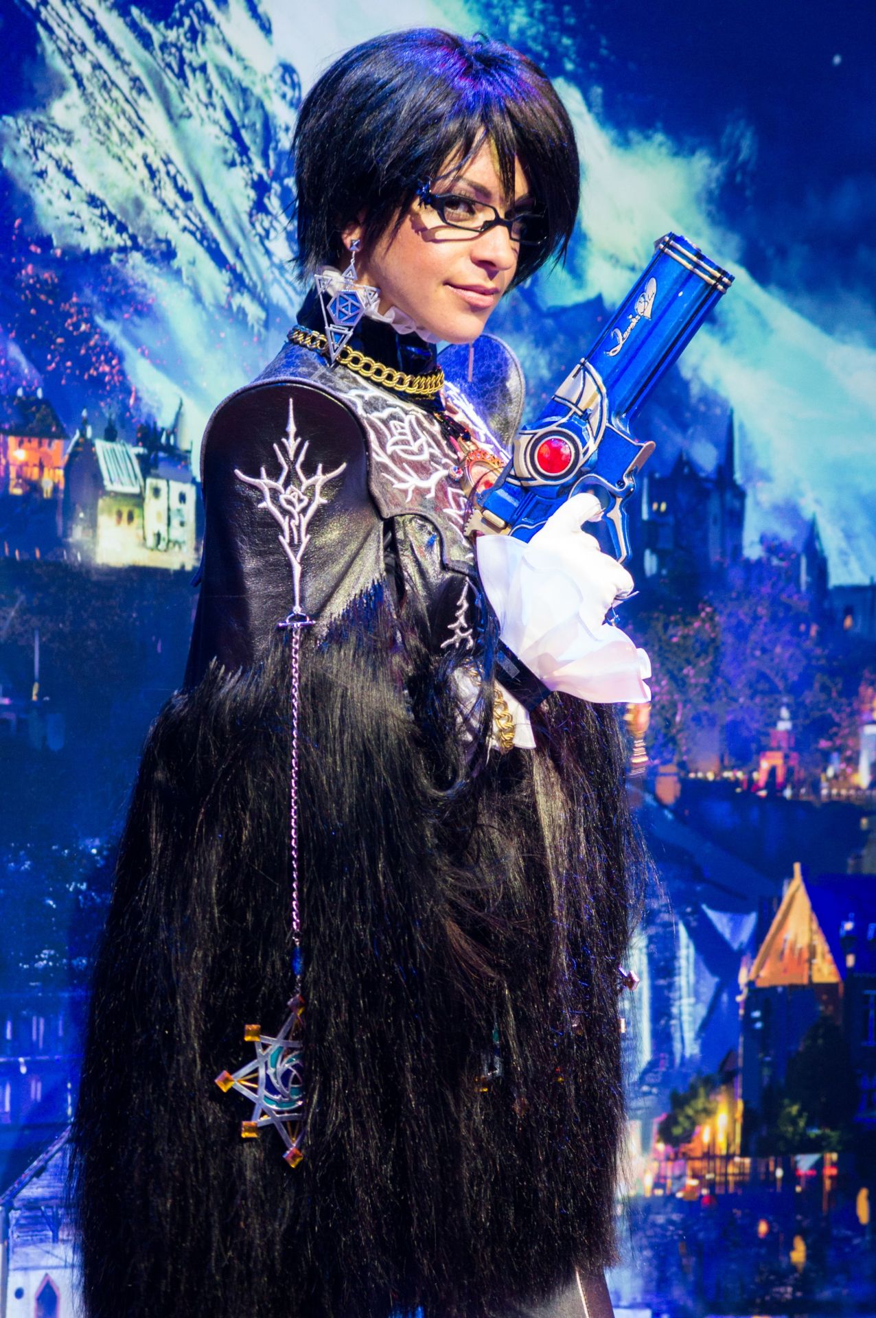 grimphantom:  yorkinabox:  A really awesome Bayonetta outfit that was featured at