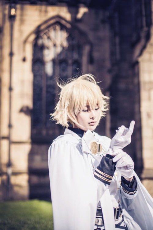 Seraph of the End Mikaela Hyakuya CosplaySource: Seraph of the EndCharacter: Mikaela HyakuyaCostume 