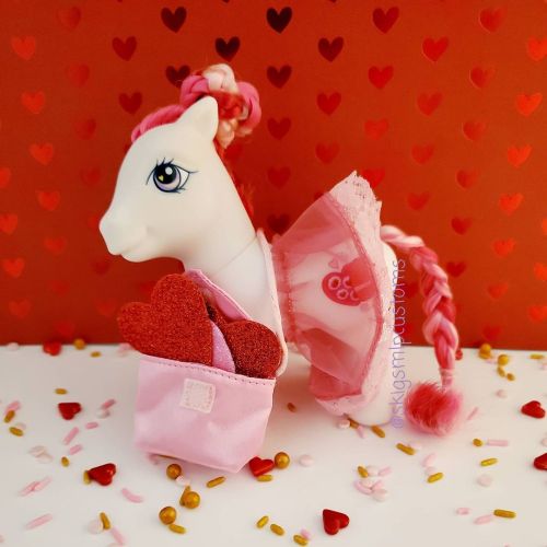 The pony of the day today, Wish-I-Might, has also been busy making Valentines for her friends. Her b