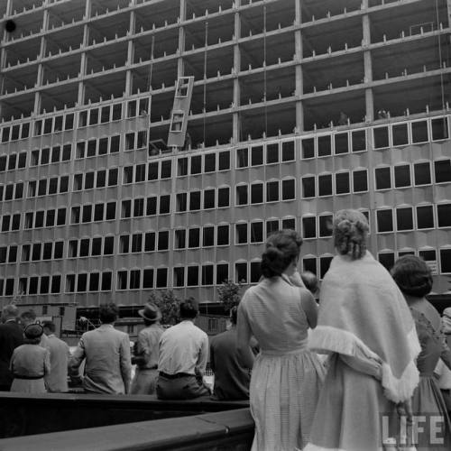 Construction on Park Avenue(Peter Stackpole. 1953)