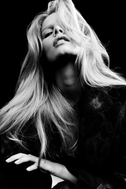 black-white-madness:  Madness:  Publication: Oyster Australia Issue: #101 Fall 2012 Title: Dark Matter Model: Marloes Horst Photography: Billy Kidd  