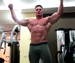 dippinfan:  buildingthebodybeautiful:  Dragos Popescu  Check out the archive next time you’re fixing a batch of stomach pancakes. http://www.dippinfan.tumblr.com/archive