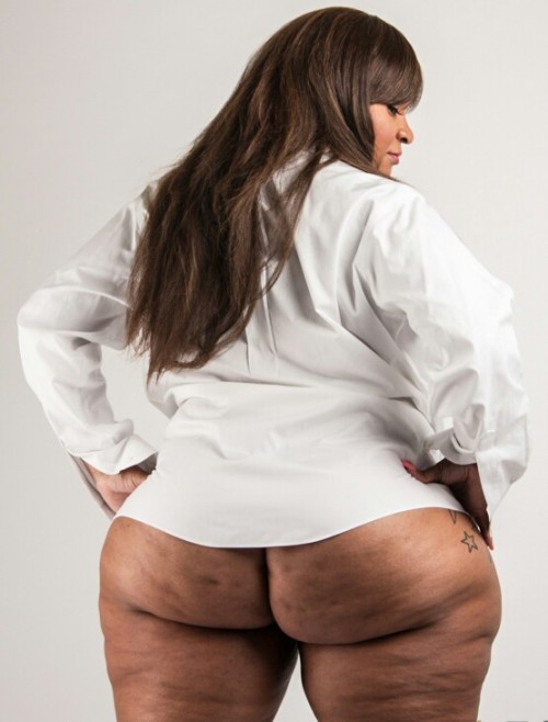 apollo2095:  ssbbwmodels:  #CurvyChic #SSBBWmodels  She got thicker. She was on 50 inches plus…. She gotta be 60 now