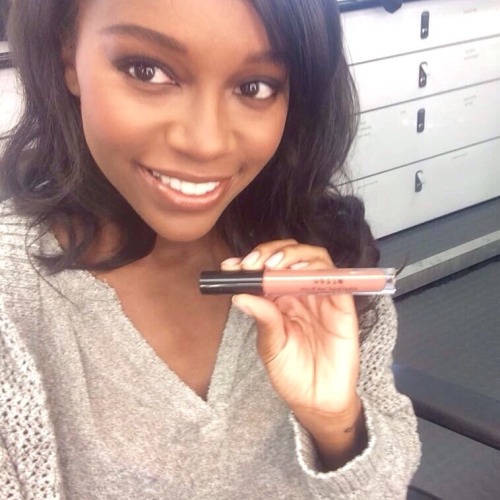 tessanjali:  aja naomi king + selfies 