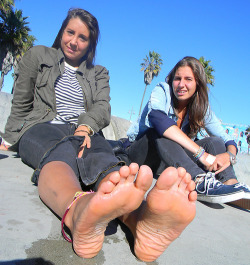 barefootwomen101:  carnalfeet:  ;)      