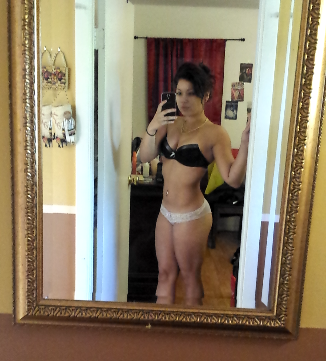 takaeskcor:  takaeskcor:  TGI leg dayy :p  My boobs got extra small but my body was