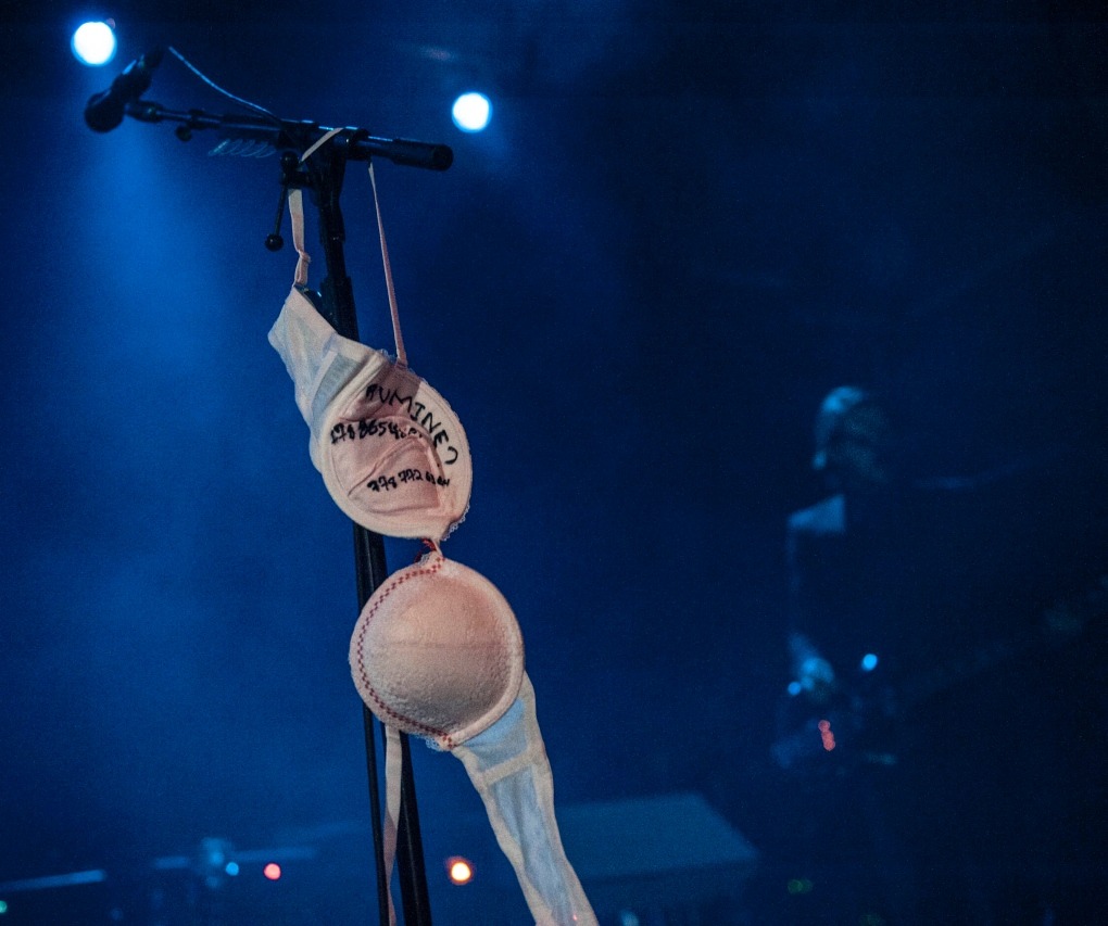 mybrbie:Arctic Monkeys @ Vogue Theatre (photo by Anil Sharma)