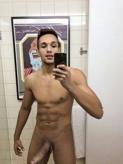 hungpapi:  Dick So Big🍆👅😋HungPapi.Tumblr.Com