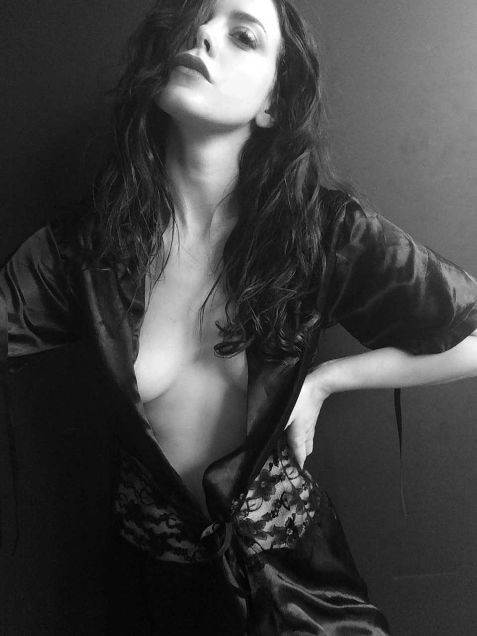 theresnoplacelikeyourmouth:  But first, let me take a (nudie) selfie :P—&gt;