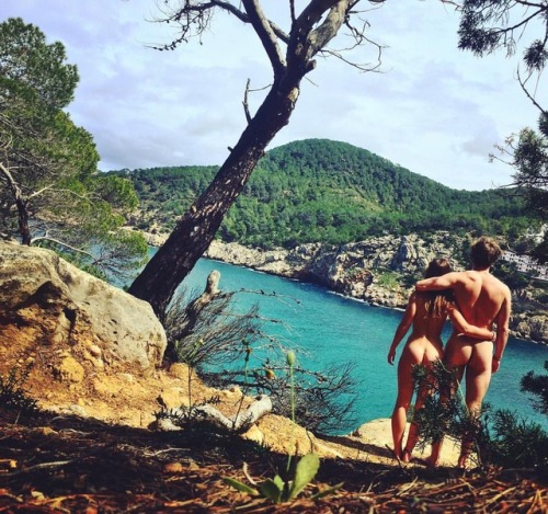 IBIZA | BUTTS This couple of #butts has escaped the #nightclubs to discover a bit of #nature in beau