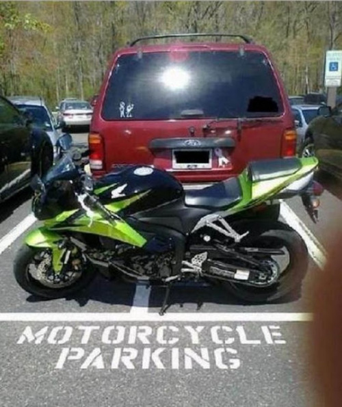pr1nceshawn:  Some people make parking way more difficult than it needs to be. 