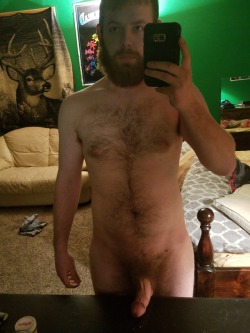 Now this guy knows what a nude “selfie”