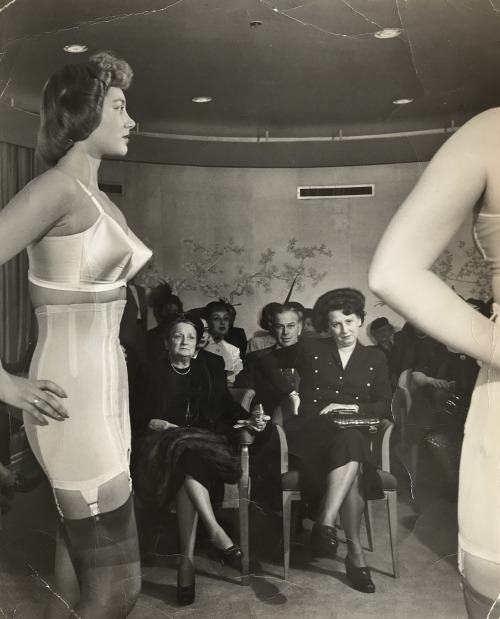 Oh Yeah Pop — Woman Modeling Girdle, 1948 - Ph. Gordon Parks