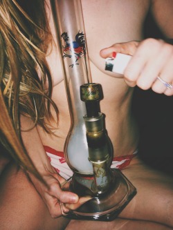 stoner-ette:  My girlfrienddddddd :b 