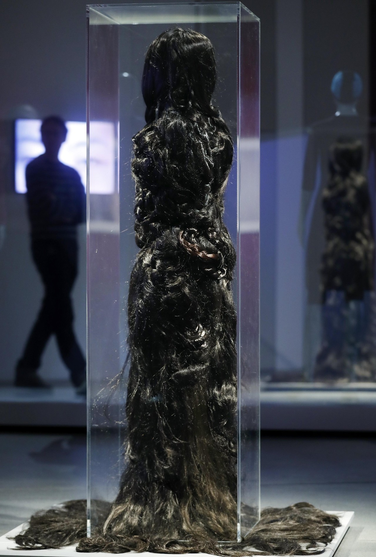 “CHERCHEZ LA FEMME: Wig, Burqa, Wimple” (en busca de la mujer: peluca, burka, griñon) en el Museo Judío de Berlín, Alemania, es la exposición que muestra los motivos históricos y religiosos de las mujeres para cubrirse la cabeza tanto en el judaísmo...