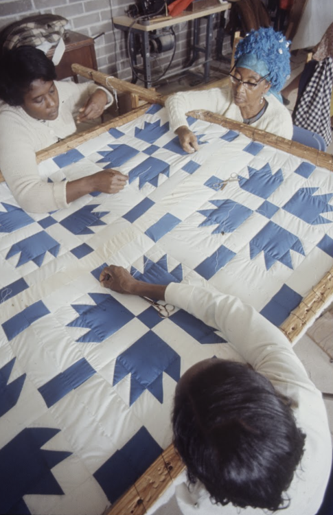 lostinurbanism: Quilters. Photographs by Henry Groskinsky (1971)