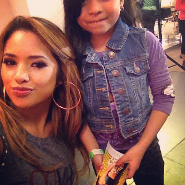 jasminev-news:  @aideth26: My baby meeting one of her idols.. #JasmineV 