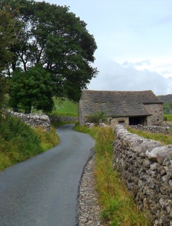 vwcampervan-aldridge:  Malhamdale, Yorkshire dales, England All Original Photography by http://vwcampervan-aldridge.tumblr.com 