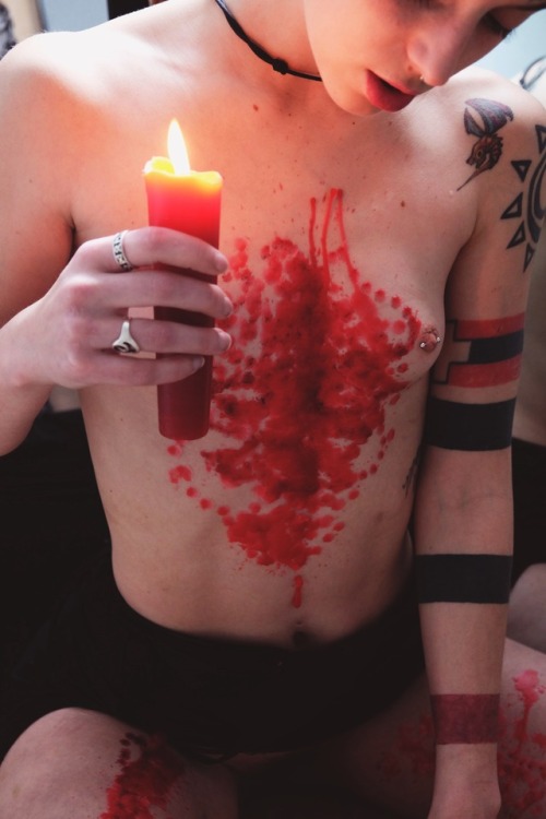 camdamage: ..down in a ribcage in the dry leaves of a heart | cam damage by self [more here] 