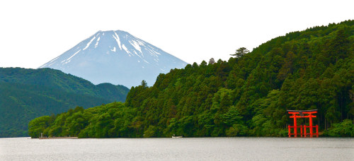 heartisbreaking: Lake Ashi, Hakone Shrine Torii and Mt Fuji, Japan by Derric Wong