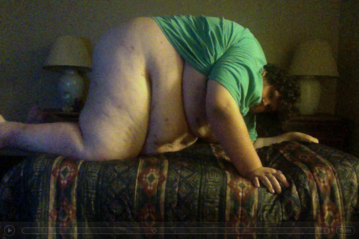 600goingon700:  New clip up at http://clips4sale.com/79393Wow. Look at my gut hang
