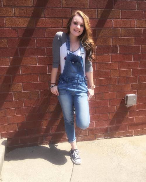 platosclosetcharlotte:  Check out Alyssa’s street style! Converse complete this casual look th